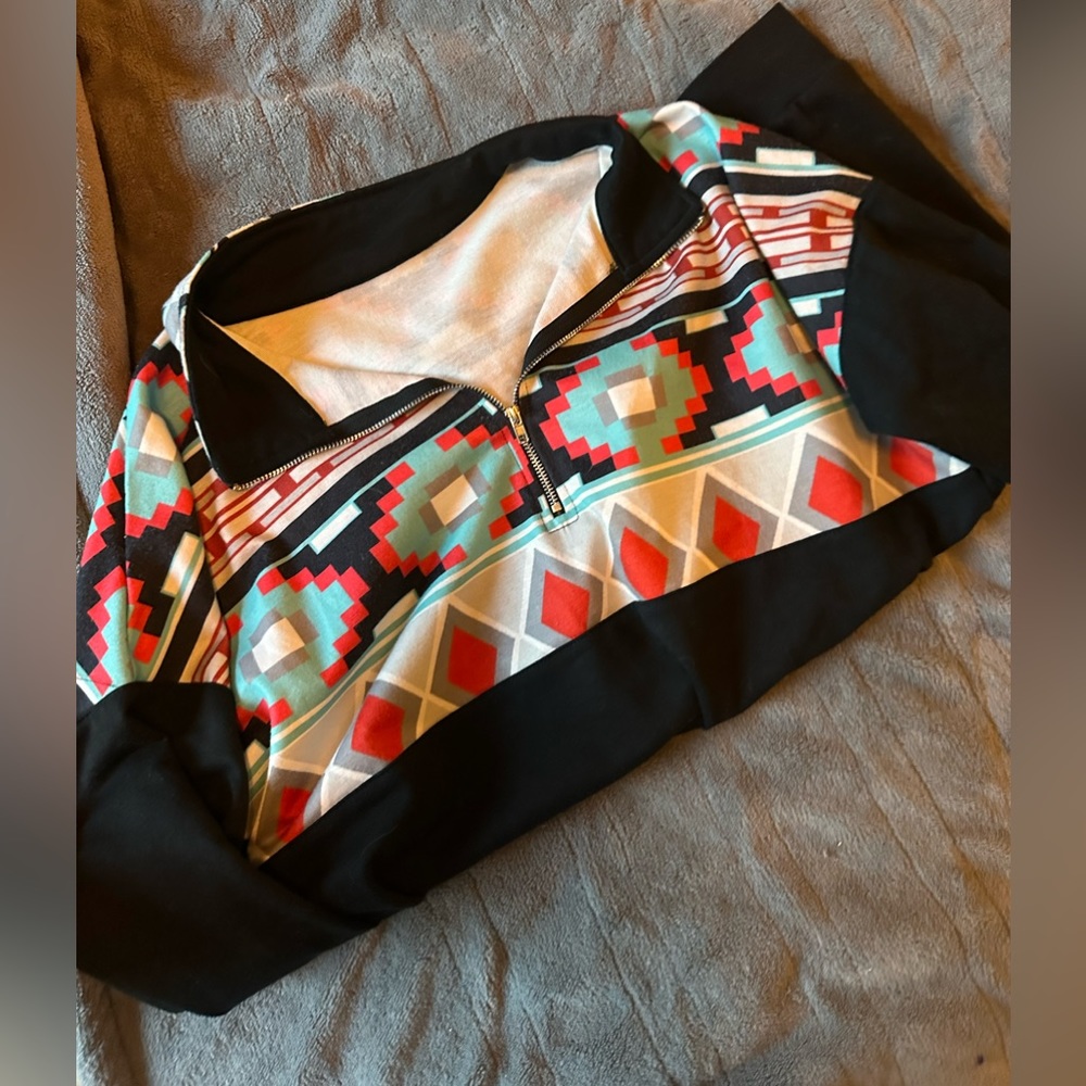 Aztec pullover size small - Picture 2 of 2